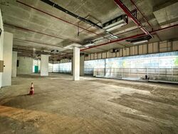 Middle Road (D7), Retail #616965621